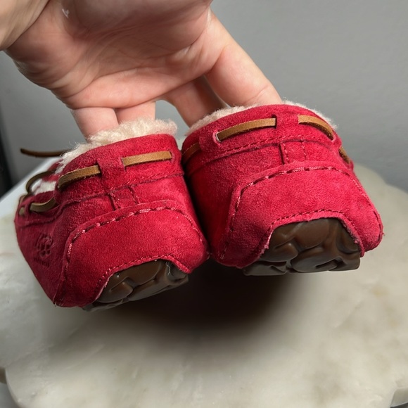 UGG Sheepskin Slippers Shearling Moccasins Red Suede Slip On Loafers Dakota - Picture 8 of 12